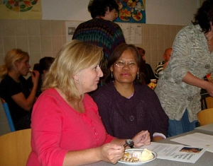 Die Leiterin des Deutschkurses Natalja Krauß war beim Essen natürlich auch dabei.